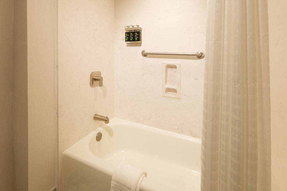 deluxe room bathtub with curtain