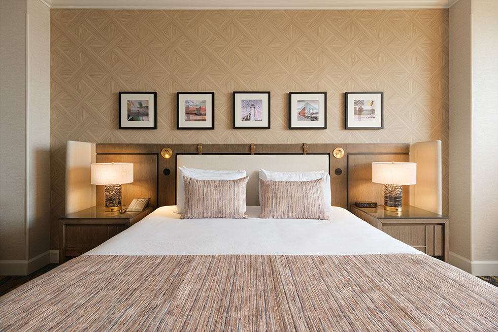 deluxe room bed and lamps